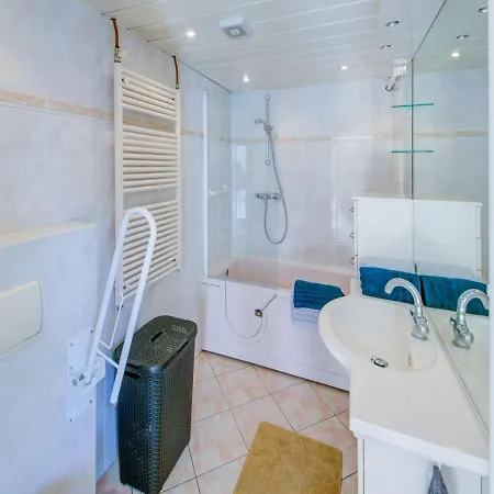 펜션 Comfortable Vacation Near The Sea