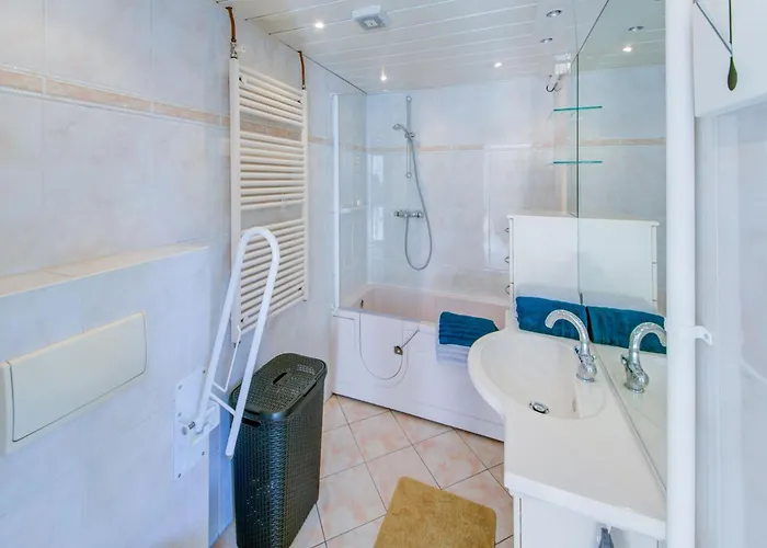 Vakantiehuis Comfortable Vacation Near The Sea