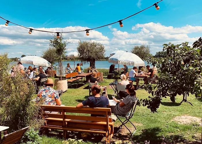 Vakantiehuis Comfortable Vacation Near The Sea